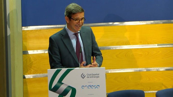 El consejero de Industria, Energía y Minas de la Junta de Andalucía, Jorge Paradela, abre la jornada 'La energia en Andalucía. Retos y oportunidades de la transición energética'.