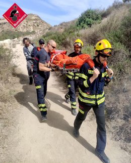 Rescat de la dona de 59 anys que s'ha torat el turmell al pant d'Elx, el que li ha impedit continuar la marxa.