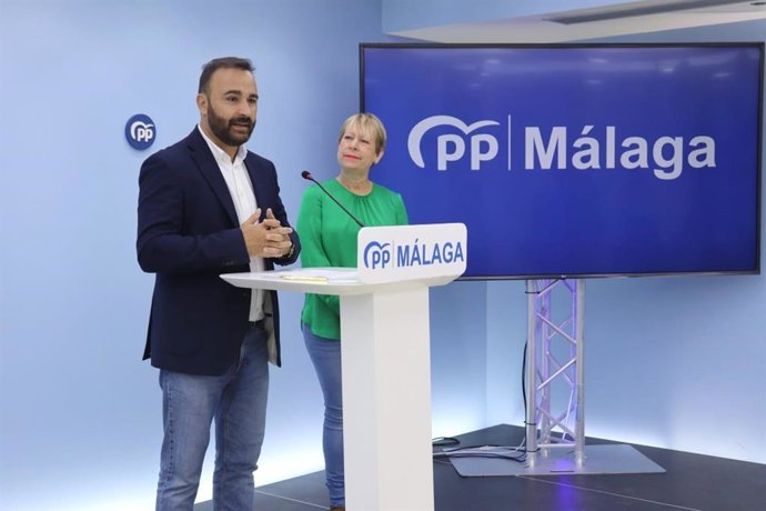 Los diputados nacionales por el Partido Popular (PP) de Málaga Mario Cortés y Gema Pérez.