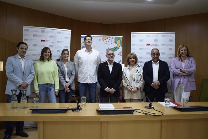 La Universidad de Castilla-La Mancha y la Asociación de Familias de Niños con Cáncer de la región (Afanion) han renovado por cuarto año consecutivo el convenio de mecenazgo 'Antonio Cepillo'