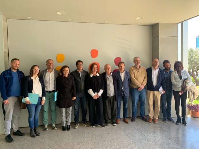 La presidenta del Govern, Francina Armengol, durante su visita a Projecte Home Balears