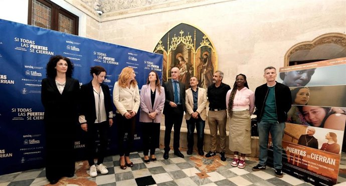 Nota De Prensa Y Fotografías.