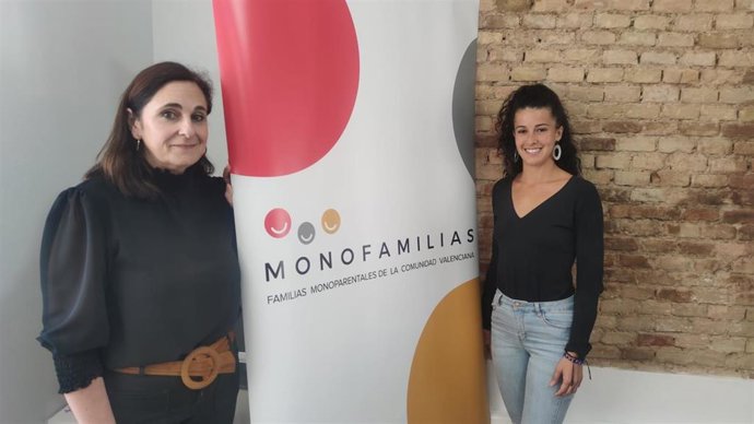 Beatriz Navarro y Meritxell Vila, de la asociación Monoparentales