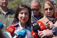 Robles justifica en la Constitución la supresión de límites de estatura para ser militar que aprobará Defensa