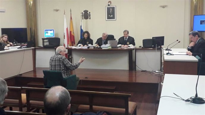 Archivo - El exalcalde de Castro Fernando Muguruza declara en el juicio de La Loma en la Audiencia provincial