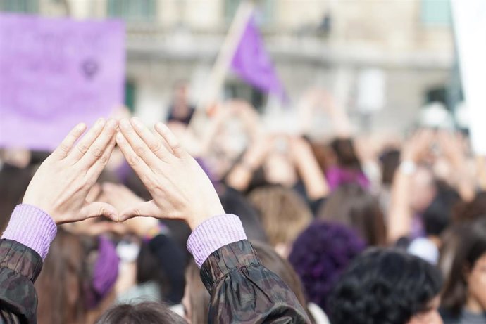 Archivo - Participantes en la manifestación celebrada en el marco del Día Internacional de la Mujer levantan las manos en Bilbao (Vizcaya/País Vasco/España) a 8 de marzo de 2020.