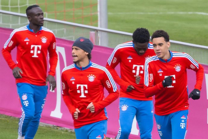 Bayern's Sadio Mane, Leroy Sane, Alphonso Davies and Jamal Musiala take part in a training session at the club's Saebener street site