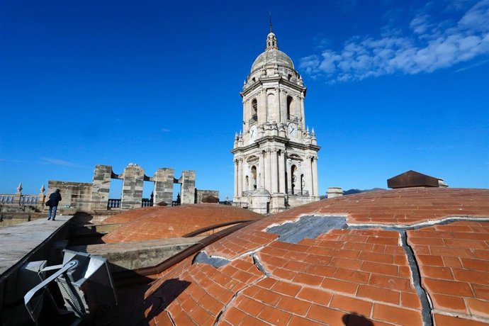 Archivo - Grietas en las cubiertas de la Catedral de Málaga