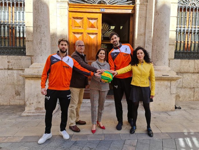 El Ayuntamiento de Teruel firma el convenio de 2023 con el Pamesa Voleibol Teruel.