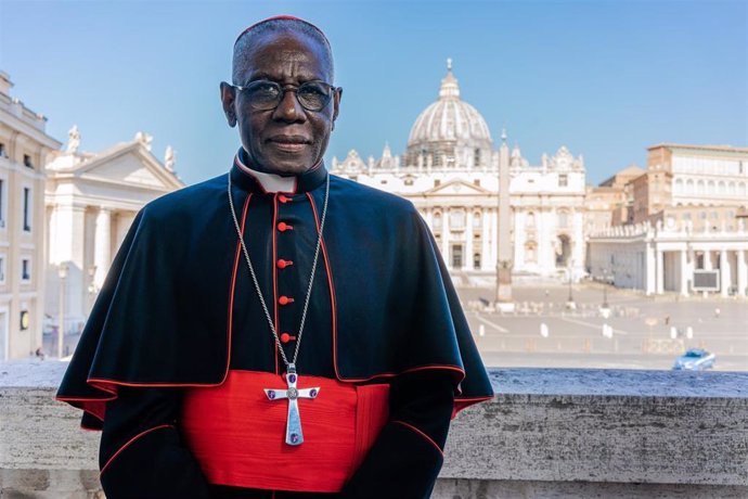 Archivo - El cardenal guineano Robert Sarah