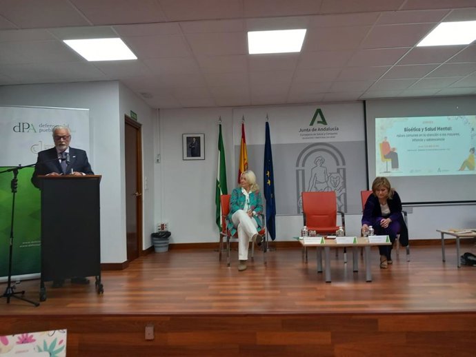 El defensor del pueblo andaluz, Jesús Maeztu, en Cádiz