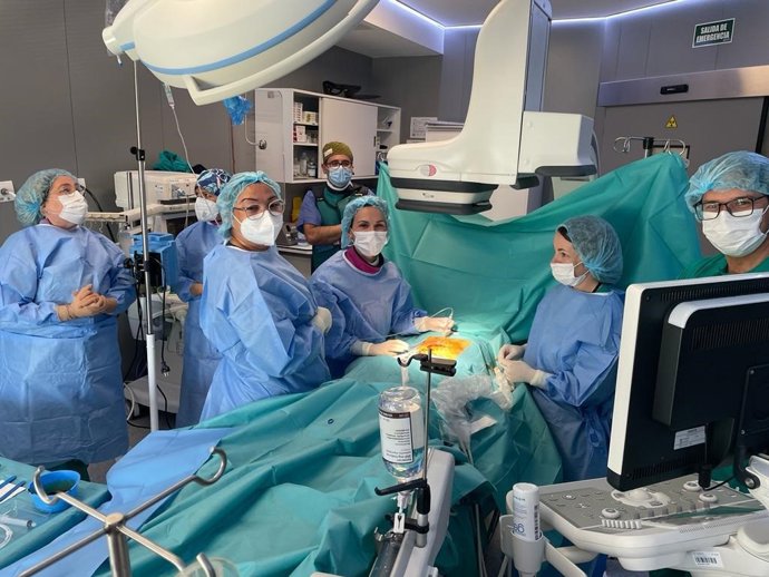El Hospital de Algeciras (Cádiz) inicia la implantación de catéteres peritoneales con una técnica mínimamente invasiva
