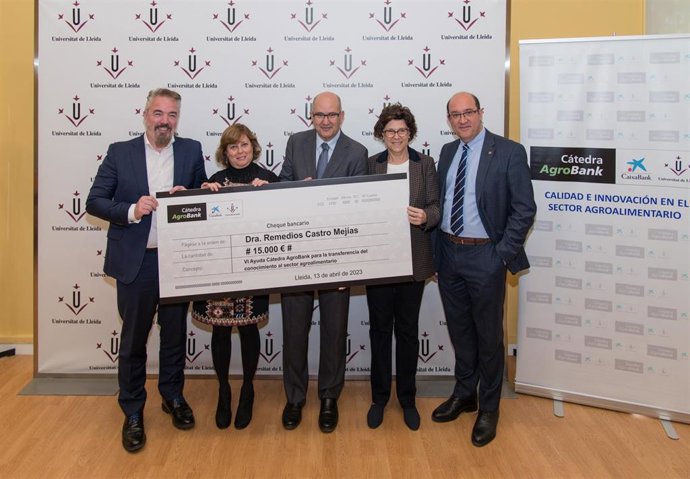 Entrega del premio de la Cátedra AgroBank para la transferencia de conocimiento.