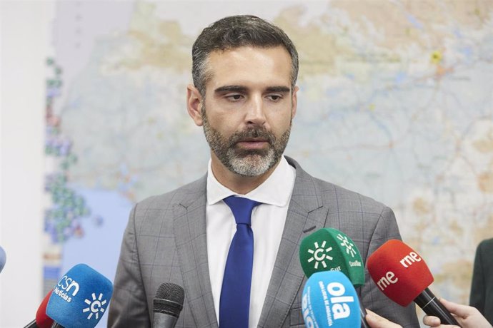 El consejero de Sostenibilidad y portavoz del Gobierno andaluz, Ramón Fernández-Pacheco, en una atención a medios el 12 de abril. 