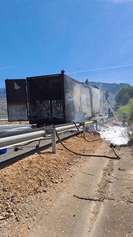 Imagen del estado del trailer tras el incendio