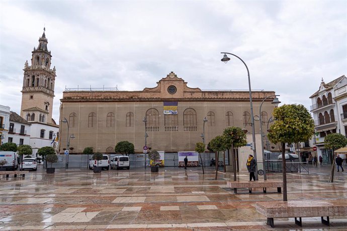 Archivo - Ayuntamiento de Écija  (en obras) situado en la Plaza de España o la plaza del Salón, como la llaman los ecijanos a 8 de febrero de 2023 en Écija, (Sevilla, Andalucía, España)