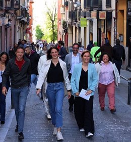 Las candidatas de Más Madrid a la Presidencia y la Alcaldía, Mónica García y Rita Maestre, junto con el líder de Más País, Íñigo Errejón, en el acto de apertura de precampaña en Lavapiés.