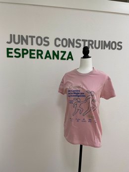 La Asociación Contra el Cáncer presenta la camiseta para la VIII Carrera de la Mujer por la Investigación