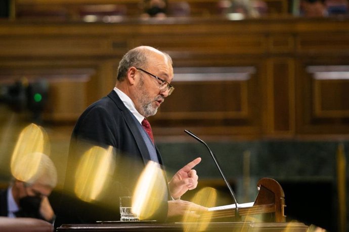 Juan Bernardo Fuentes Curbelo, en una intervención siendo diputado del PSOE. 