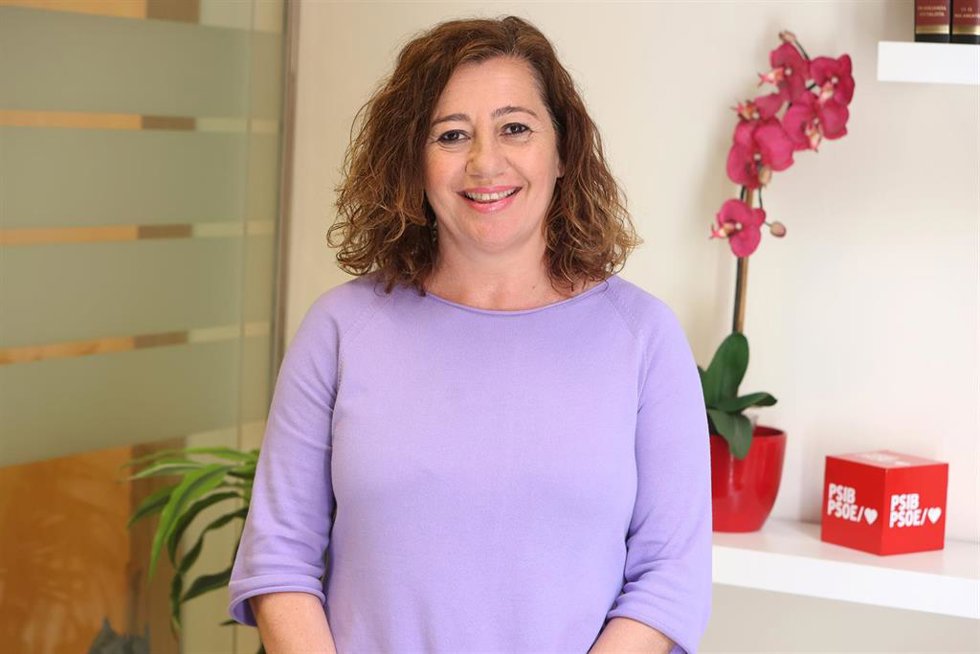 La presidenta del Govern, Francina Armengol, posa durante una entrevista para Europa Press, a 4 de abril de 2023.