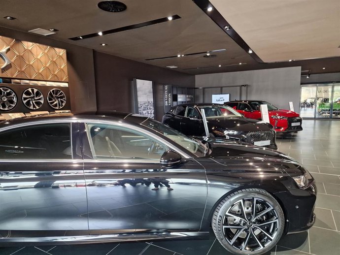 Concesionario de coches.