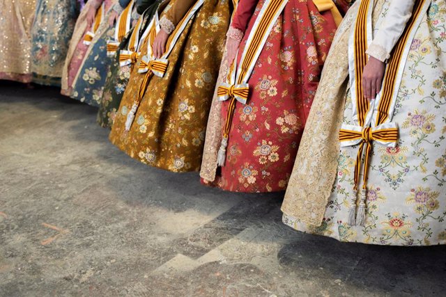 Archivo - Vestidos de falleras este año en València