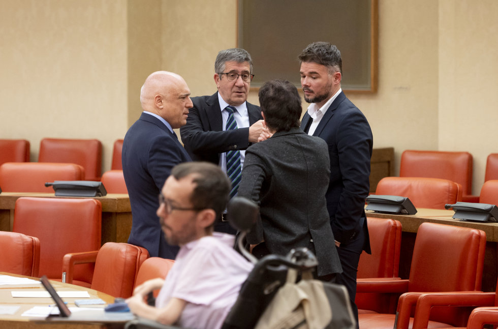 La diputada de EH Bildu en el Congreso Mertxe Aizpurua; el portavoz del Grupo Socialista en el Congreso, Patxi López y el portavoz de ERC en el Congreso, Gabriel Rufián, , a 14 de marzo de 2023, en Madrid (España).