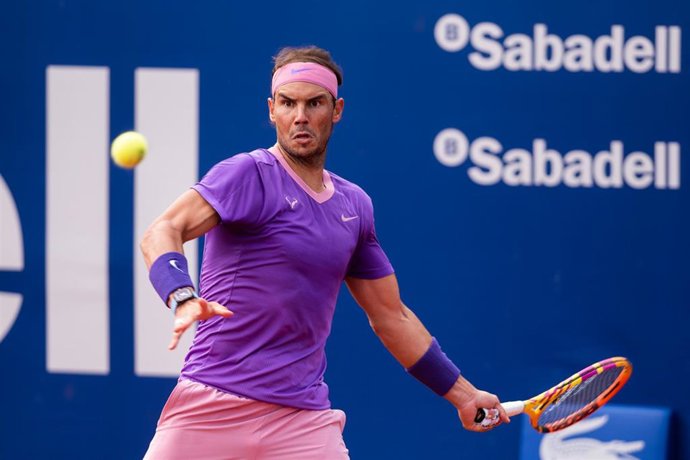 Archivo - El tenista español Rafa Nadal golpea una bola durante el Barcelona Open Banc Sabadello-Trofeo Conde de Godó de 2021