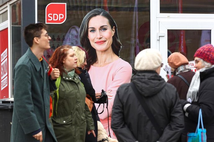 Cartel electoral con la imagen de Sanna Marin, primera ministra de Finlandia