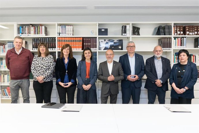 Reunión de los gobiernos vasco y catalán, encabezada por la consejera vasca Nerea Melgosa y el  conseller de Drets Socials Carles Campuzano.