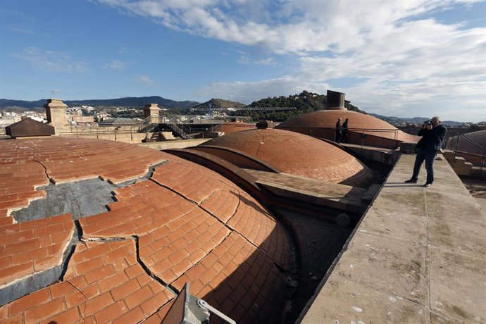 Archivo - Detalle del estado de las cubiertas de la Catedral de Málaga en una imagen de archivo 
