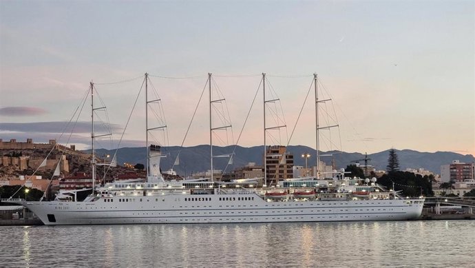 Crucero Wind Surf en una de sus escalas en 2022 en el puerto de Almería