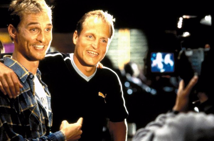 Archivo - Matthew McConaughey y Woody Harrelson durante el rodaje de EDtv en 1999