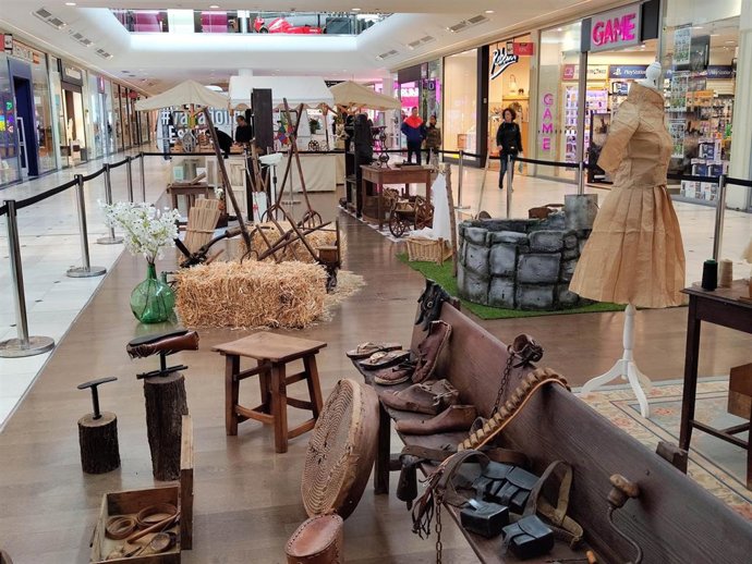 El Vallsur realiza un recorrido por la historia de la provincia de Valladolid en la 'Feria de artes y antiguos oficios'