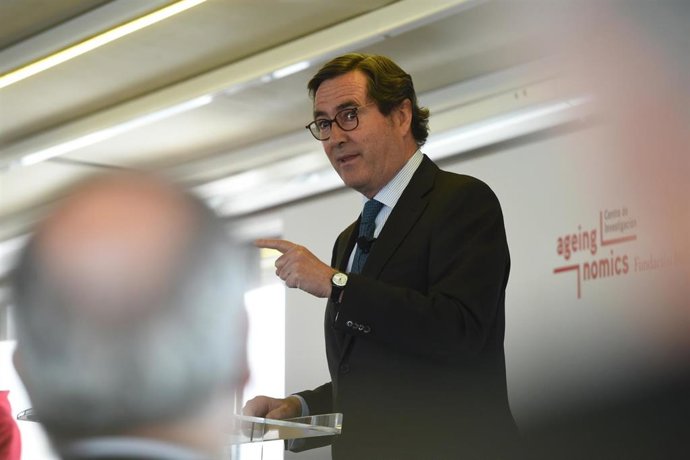 El presidente de la CEOE, Antonio Garamendi, durante la presentación del 'Monitor de Empresas de la Economía Sénior 2023' en Fundación Mapfre, a 14 de abril de 2023, en Madrid (España).