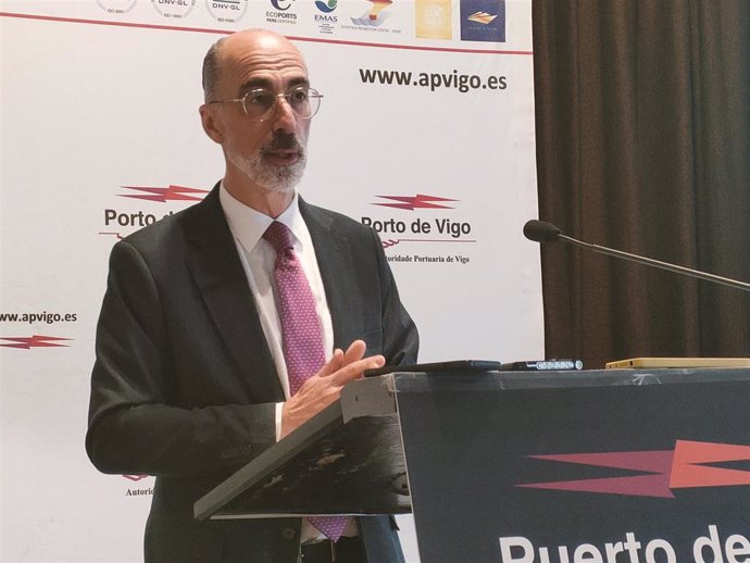 Jesús Vázquez Almuíña , en su última comparecencia de prensa como presidente del Puerto de Vigo.