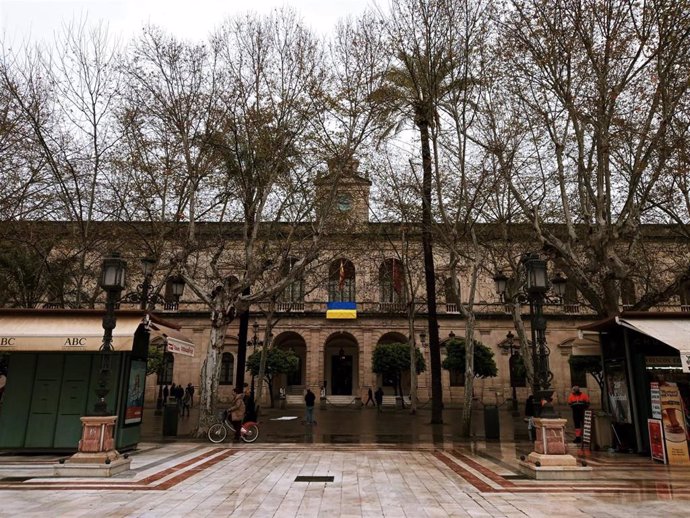 Archivo - Fachada del Ayuntamiento, en una foto de archivo.