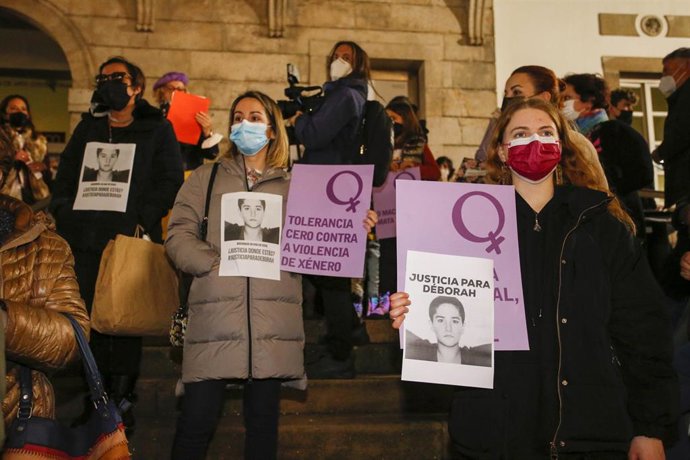 Archivo - Concentración en Vigo para reclamar "justicia para Déborah", cuyo cadáver apareció en una cuneta de Oia (Pontevedra) en mayo de 2002.