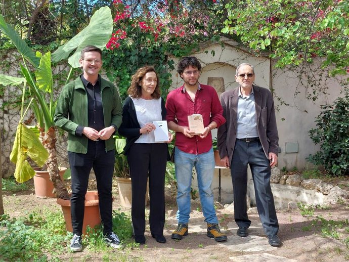 El president de l'AELC, Sebasti Portell, la poeta Rosa Font Massot, el traductor Eloi Creus, i el vicepresident de l'AELC a les Balears, Pere Gomila