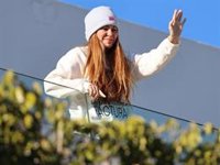 Tablas de surf, colchones y material de oficina. Shakira saca sus últimas pertenencias de su casa de Barcelona