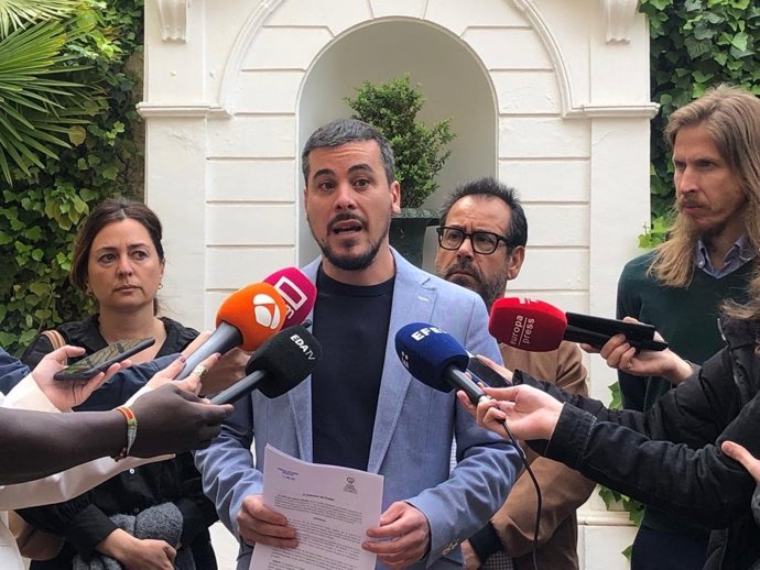 Unidas Podemos ha presentado esta mañana en la sede del Defensor del Pueblo