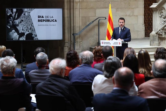 El presidente de la Generalitat, Pere Aragons, interviene en el acto de conmemoración del Día de la República en un acto en el Palau de la Generalitat este 14 de abril.