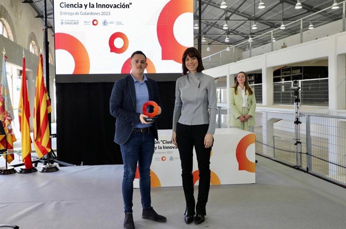 El concejal de Empleo y Comercio, Igor Salazar, ha recogido la distinción