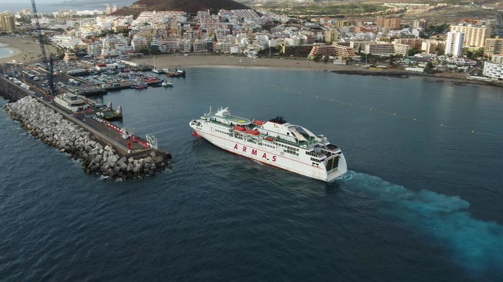 Archivo - El ferry 'Volcán de Taburiente'.