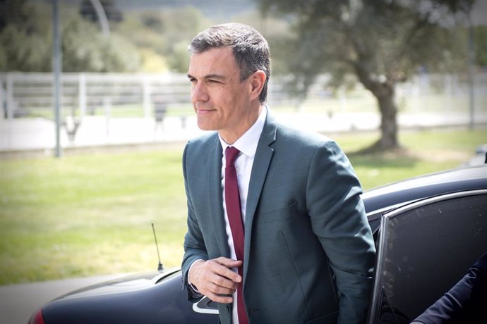 El presidente del Gobierno, Pedro Sánchez, a su llegada a las instalaciones de Hipra, a 11 de abril de 2023, en Amer, Girona, Catalunya (España).