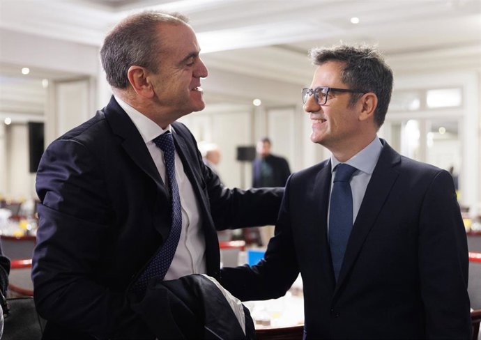 Archivo - El presidente del Consejo Superior de Deportes, José Manuel Franco (i) y el ministro de la Presidencia, Relaciones con las Cortes y Memoria Democrática, Félix Bolaños (d), durante un desayuno de Europa Press, en el Rosewood Villa Magna el 25 d