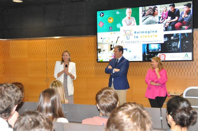 Entrega de premios de la segunda edición de 'Reimagina la Ciencia'.