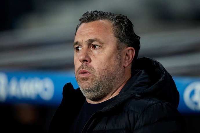 Archivo - Sergio Gonzalez head coach of Cadiz CF looks on prior the LaLiga Santander match between Real Sociedad and Cadiz CF at Reale Arena  on March 3, 2023, in San Sebastian, Spain.