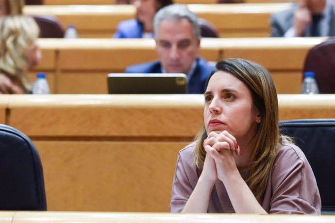 La ministra de Igualdad, Irene Montero, durante una sesión de control al Gobierno en el Senado, a 28 de marzo de 2023, en Madrid (España).