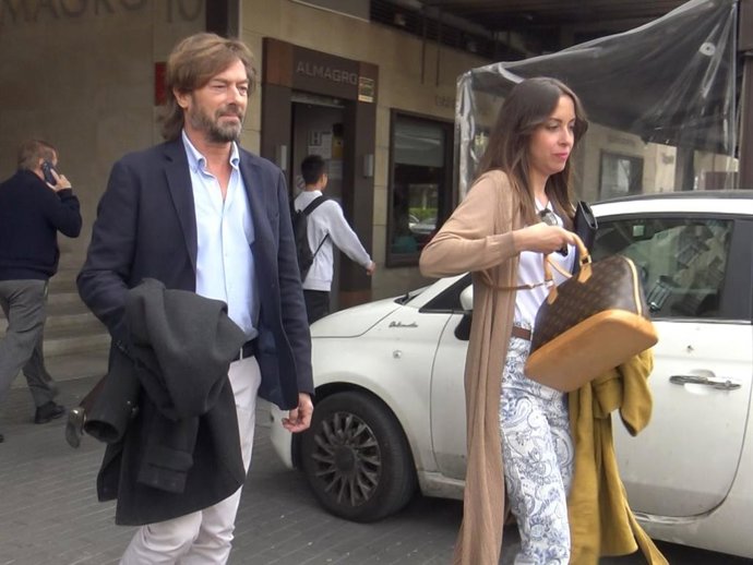 Santiago Pedraz junto a su novia Elena Hormigos